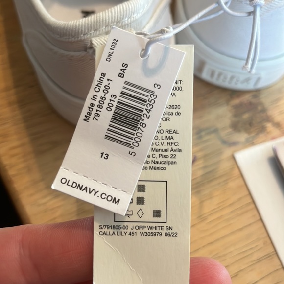 Elastic-Laced Sneakers for Kids - Picture 2 of 3